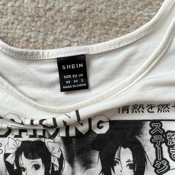Shein anime crop top - Picture 3 of 4